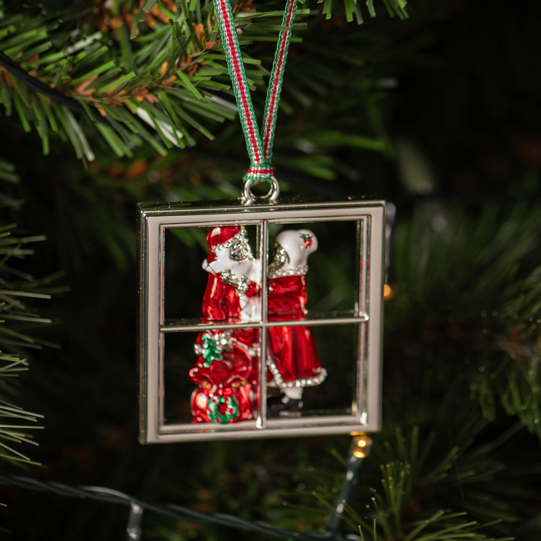 Newbridge Santa Leaving North Pole Christmas Tree Decoration