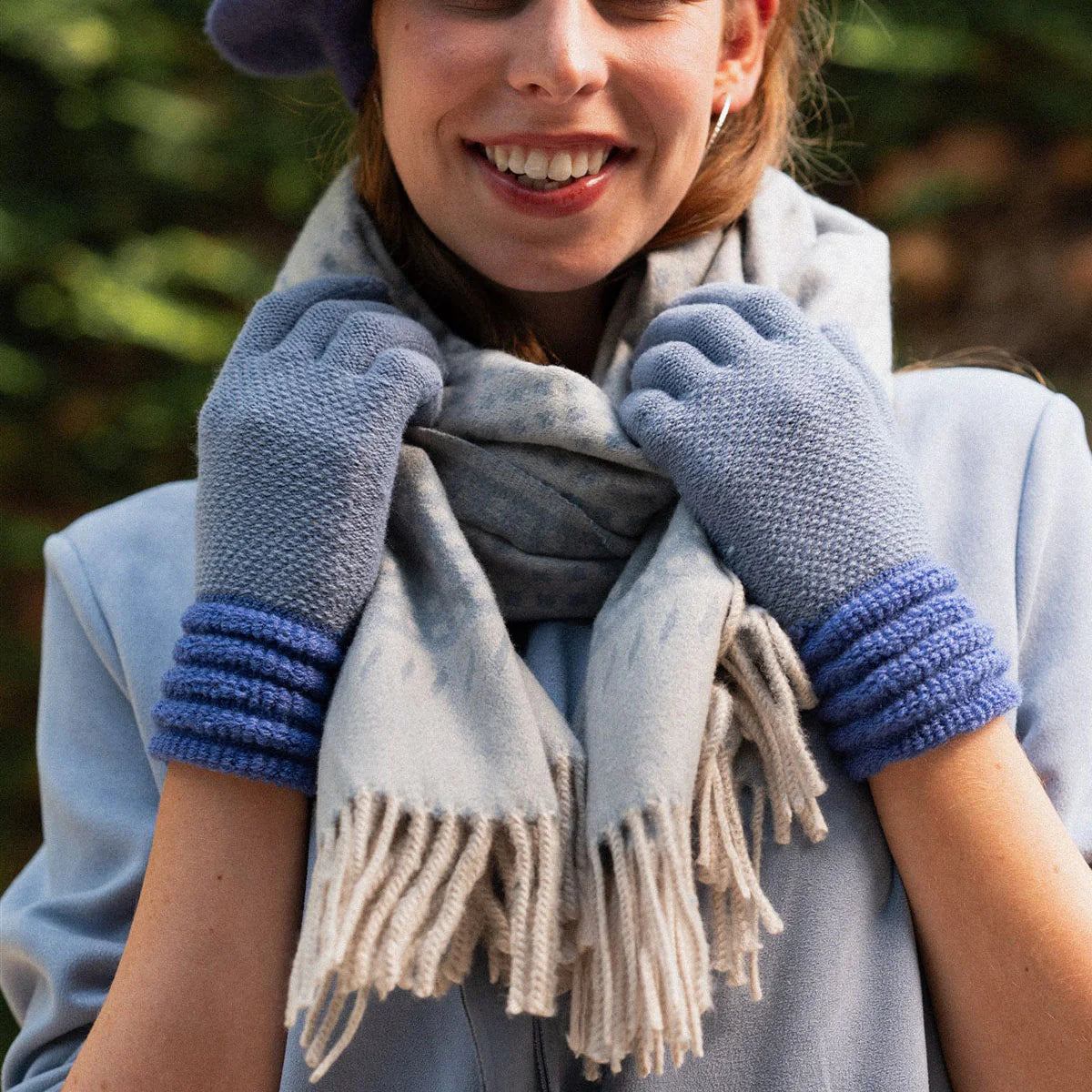 Maddie Gloves Blue